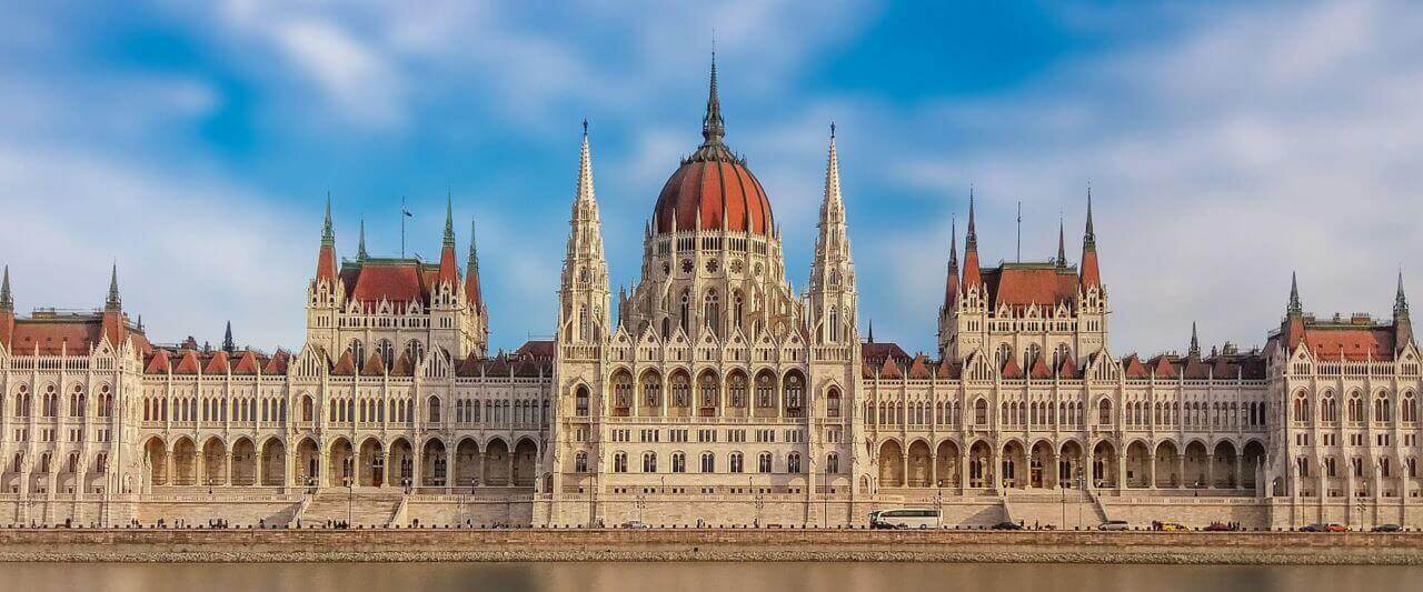 Benefits of Studying in Hungary (1) Benefits of Studying in Hungary
